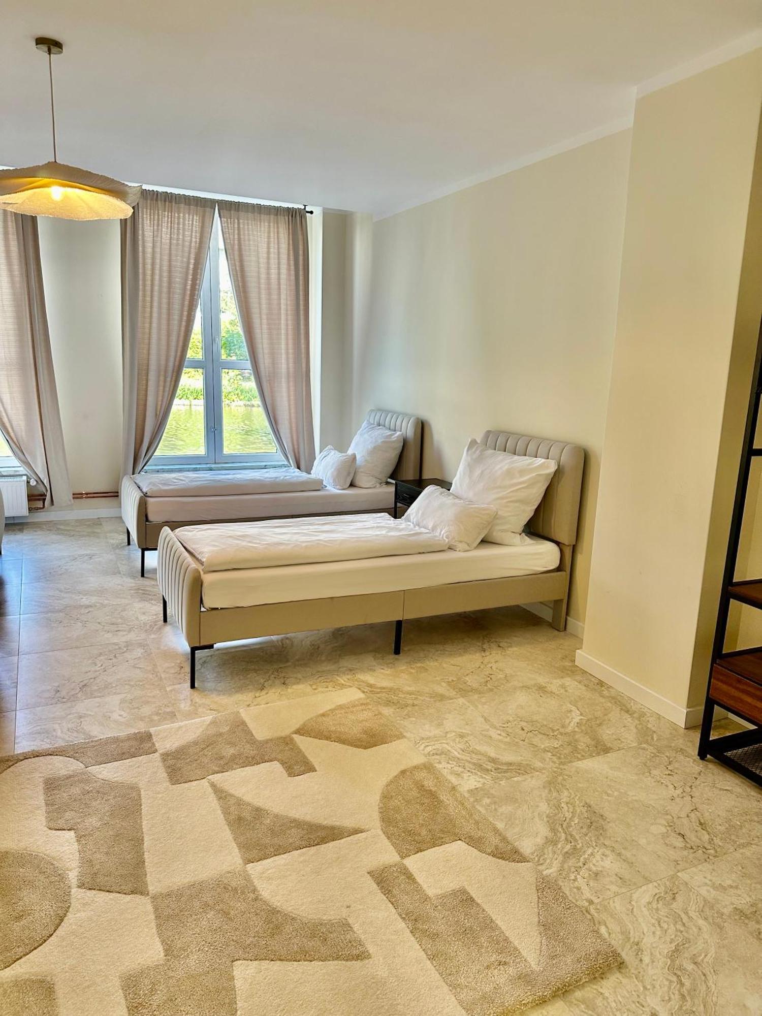 Sanierte 5 Zimmer Luxus Standard Apartment Auf 350Qm Hamburg Bagian luar foto